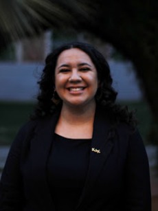 Image of Elaina standing in front of the Forbes Building arches